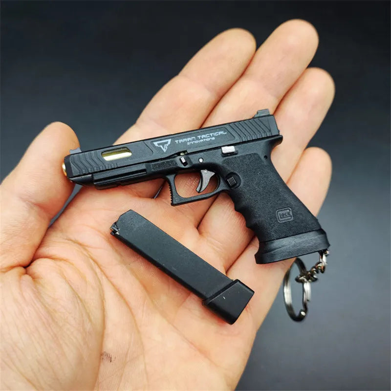 GLOCK34 TTI Shell Eject Mini Gun Keychain 1:3 Miniature Metal Pistol Keyring Pendant Ornament Gift for Army Fan Model Collection