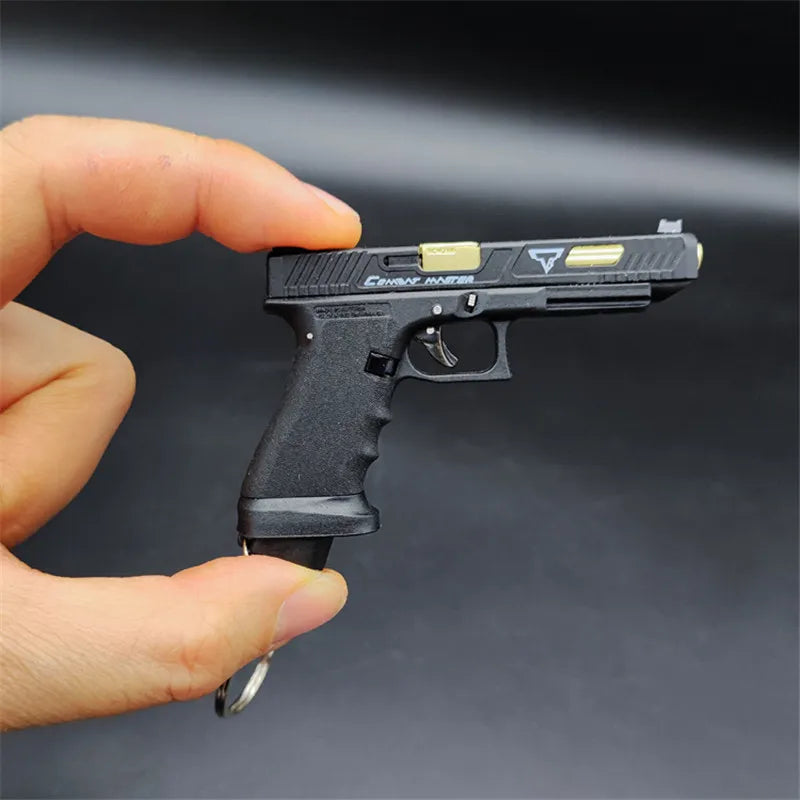 GLOCK34 TTI Shell Eject Mini Gun Keychain 1:3 Miniature Metal Pistol Keyring Pendant Ornament Gift for Army Fan Model Collection