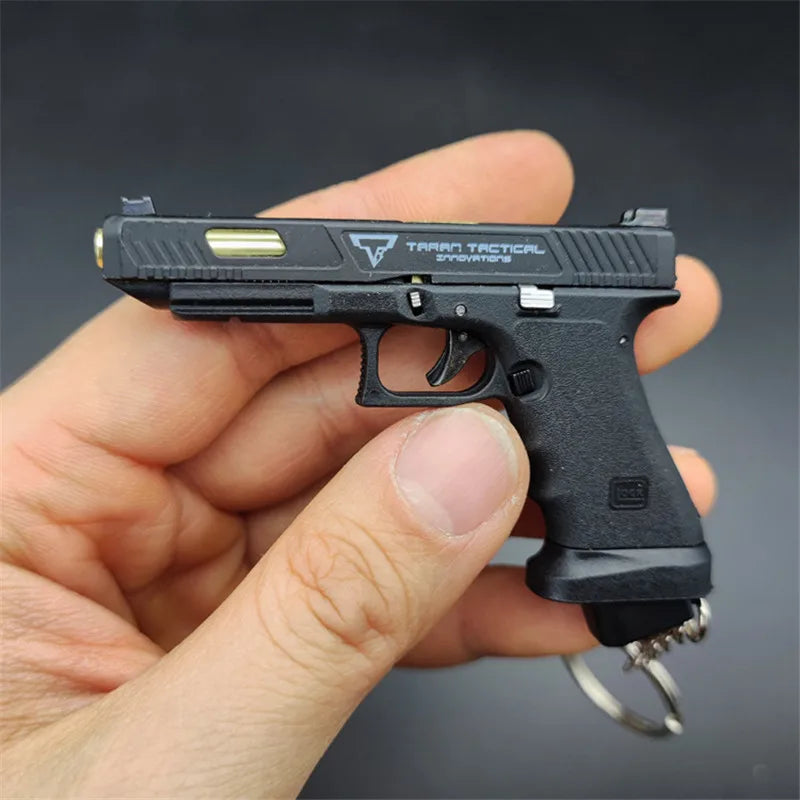 GLOCK34 TTI Shell Eject Mini Gun Keychain 1:3 Miniature Metal Pistol Keyring Pendant Ornament Gift for Army Fan Model Collection